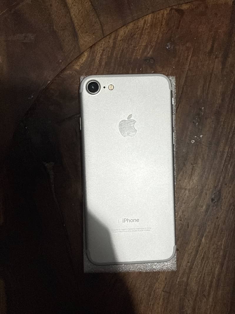Apple iPhone 7 0