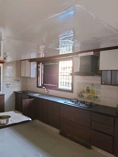 500gaz 1st floor 3 bed dd portions available for rent in Gulshan block 7