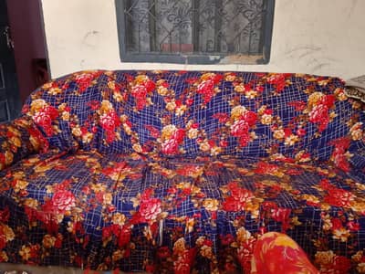 use mein hai bahut Achcha Achcha sofa Hai five seater