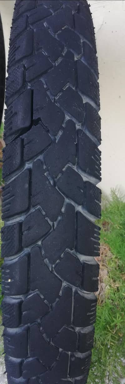 CD 70 back tyres