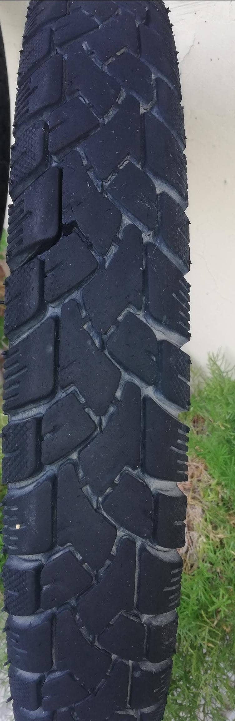 CD 70 back tyres 0