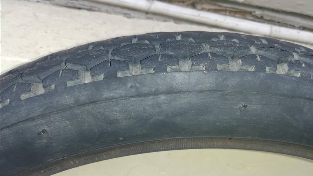 CD 70 back tyres 3