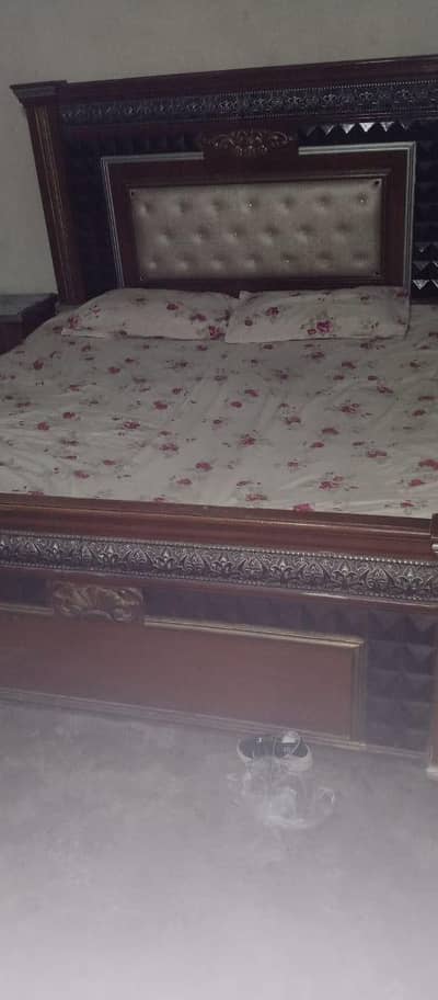 shadi ka furniture hy peso ki zrurt ky liy bachna hy sara furniture  h