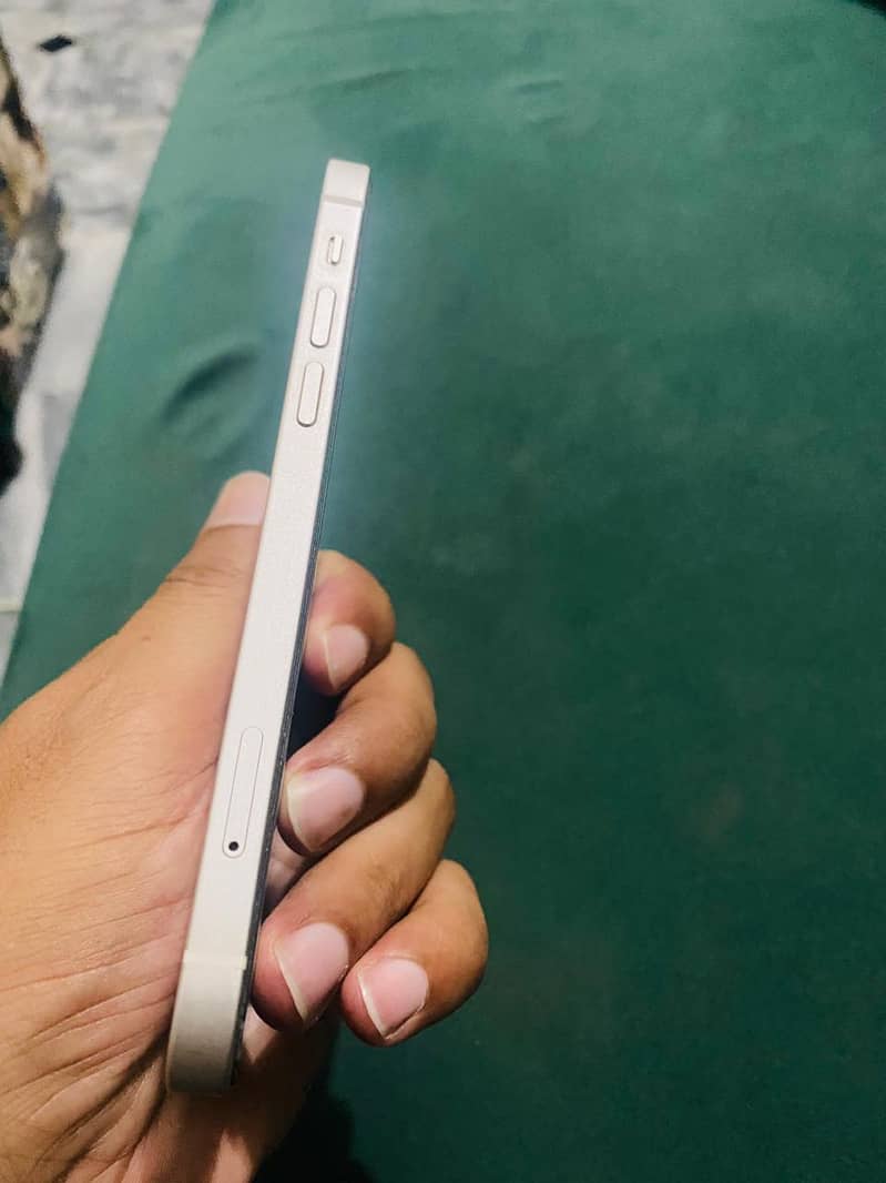Apple iPhone 12 3