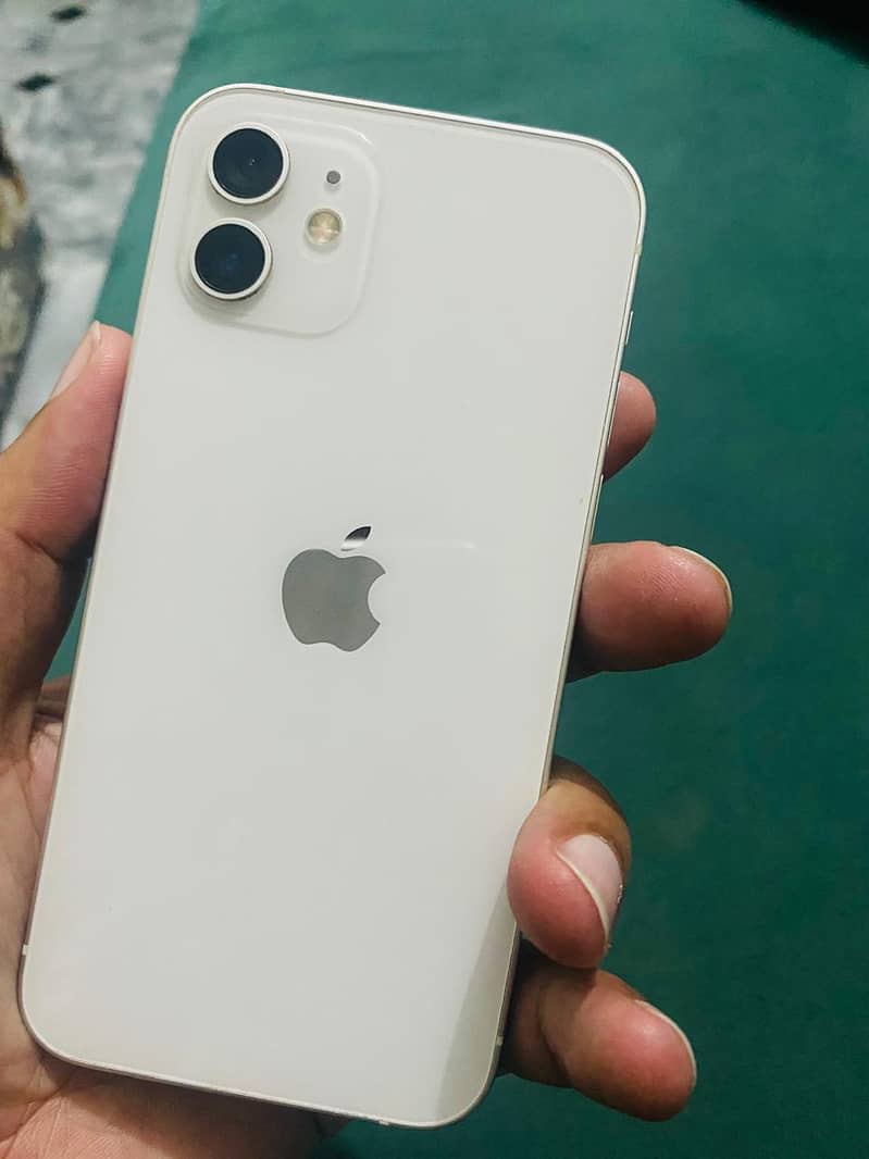 Apple iPhone 12 4