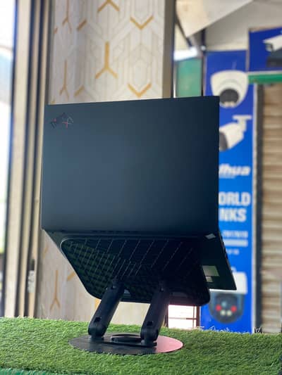 Lenovo X1 Carbon (new logo) Touch screen 12th Gen Core i7-1265U 16,256