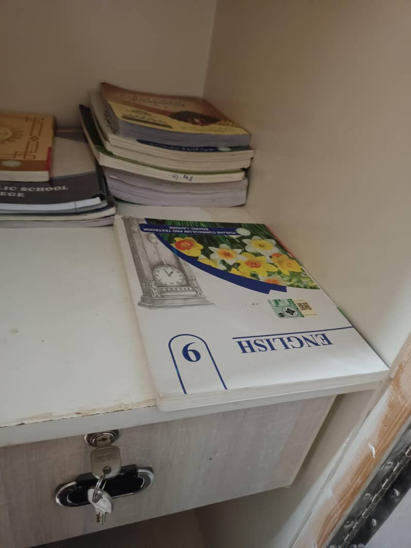 9 class computer/ books 0