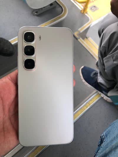 Infinix hot 60 pro for sale 5 minths warranty 10 by 10 all accessories