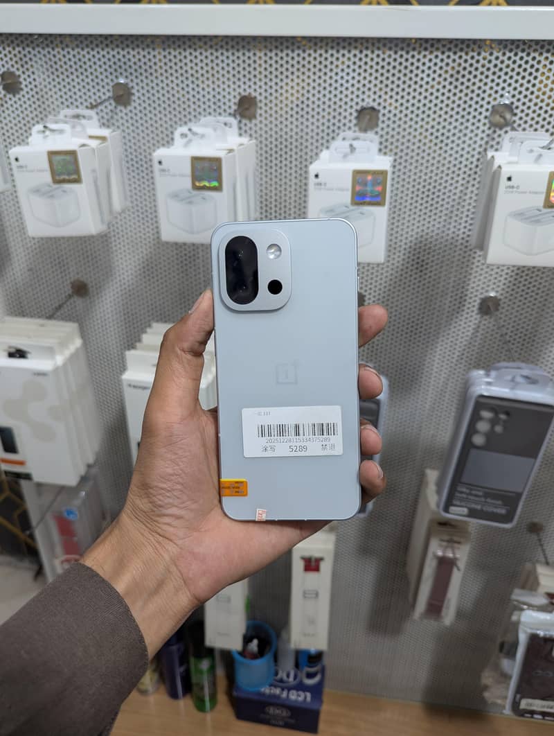 OnePlus 13T 1