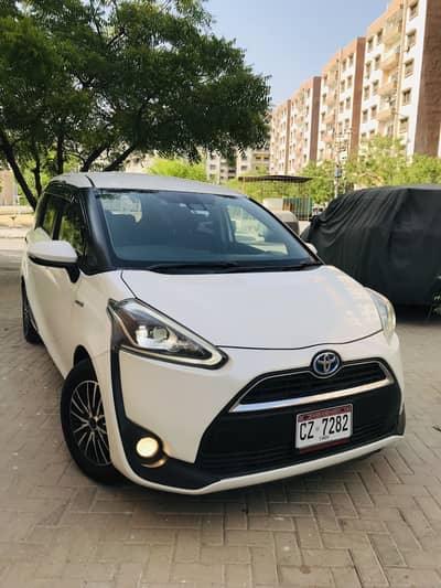 Toyota Sienta 7 seater hybrid 18/22