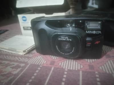 Minolta Riva zoom F5 30mm