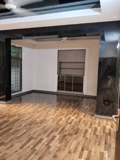 1 Kanal Luxury House with Full Wooden Flooring Facing Park for Rent in Lahore (Model Town)