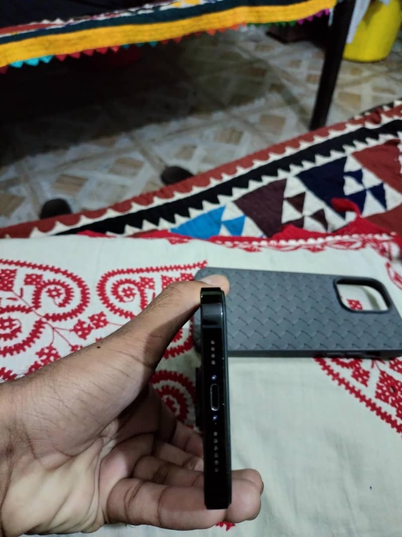 iphone 14 pro max 4