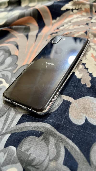 AQUOS R2 Mobile Broken / For Parts Only