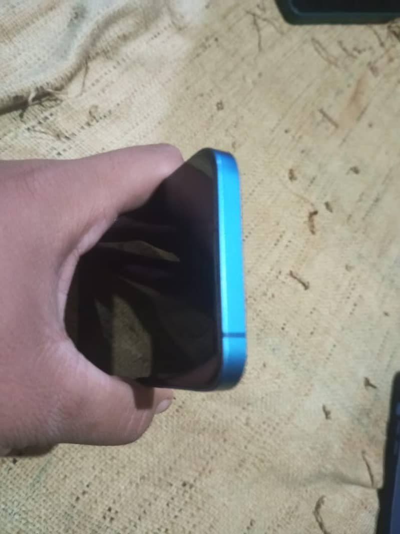 iPhone 13 0
