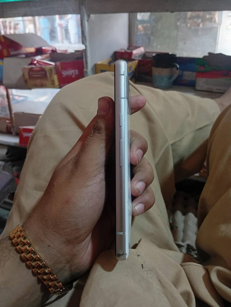 Google pixel 7a 4