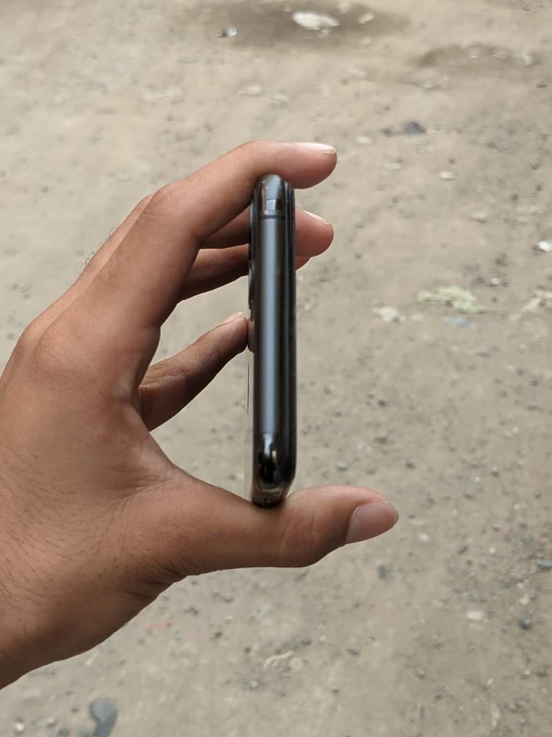 IPhone 11 pro max 4