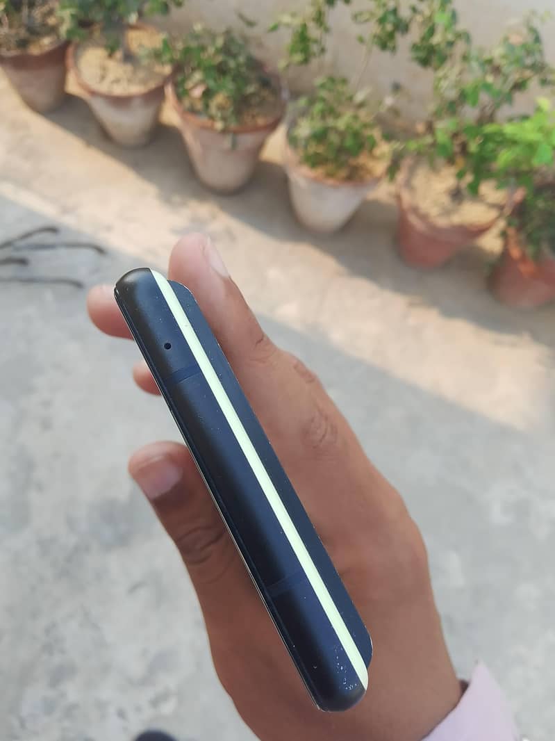 google pixel 6 (Read description) 3