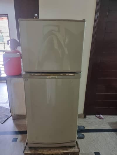 Dawlance fridge medium size