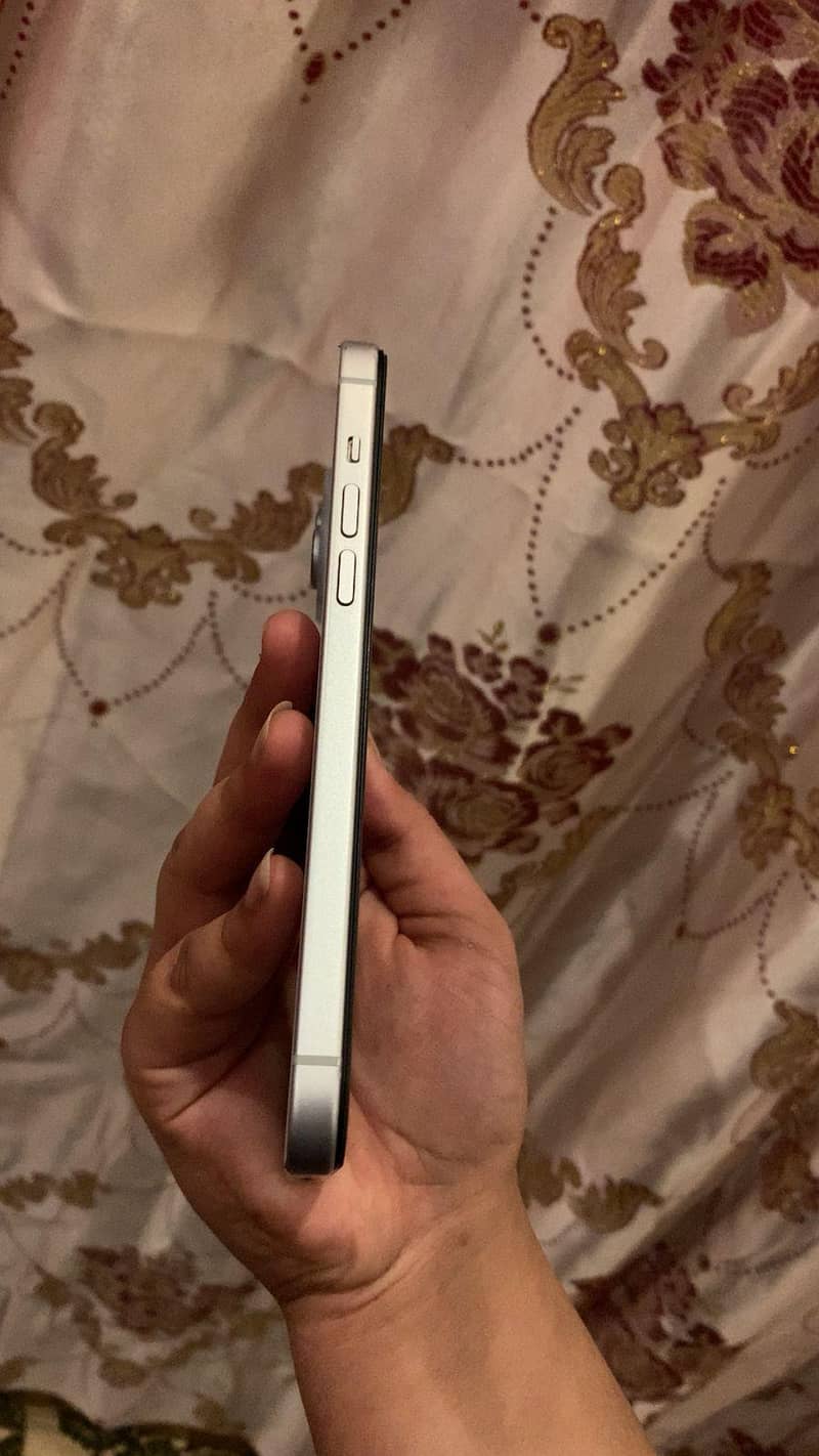 IPHONE 15 PLUS 2
