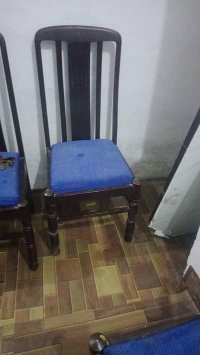 new condition dining with chairs available for sale in unique quality