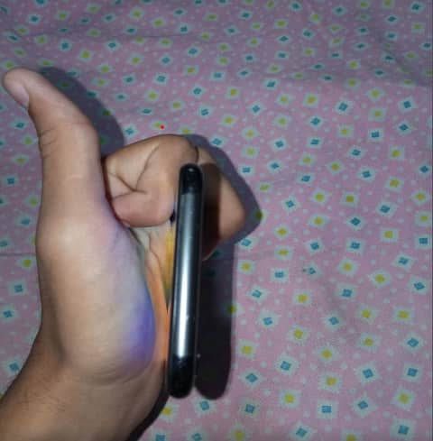 Apple iPhone X 4