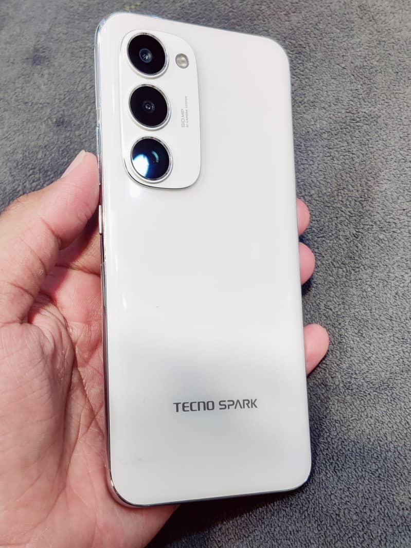 Spark 40 Pro+ 0
