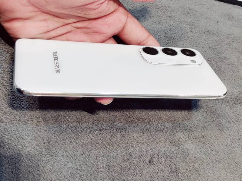 Spark 40 Pro+ 1