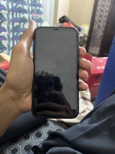 Iphone 11 good condition 10 out of 9.5  64gb factory unlock