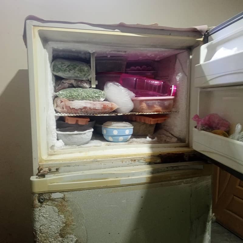 fridge dawlance 4