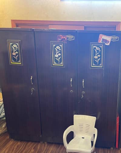 Wardrobe for sell urgently 3 door