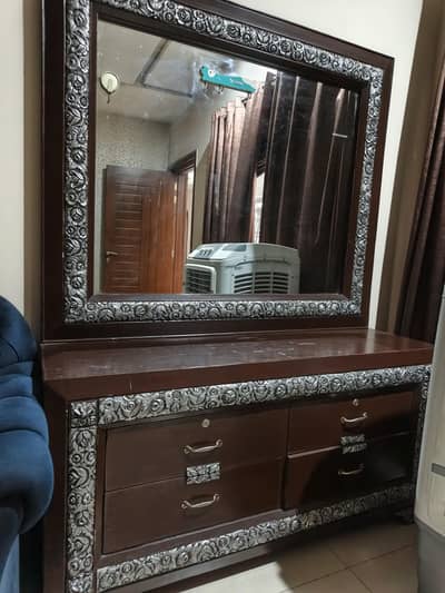 dressing table