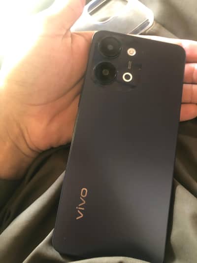 vivoy11d mobile hai complete box charger warranty me hai mobile