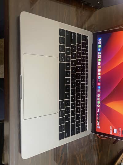 Macbook Pro 2017 13inch Retina corei7 16gb, new 6hr battery