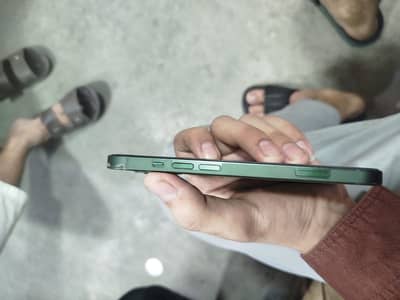 Aoa iPhone 13 green color