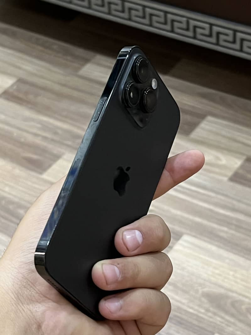 Iphone 14 pro max. 2