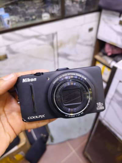 Nikon Coolpix S9300