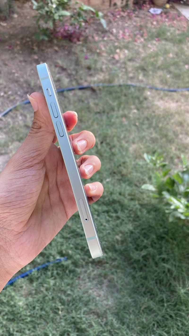 Apple iPhone 12 2