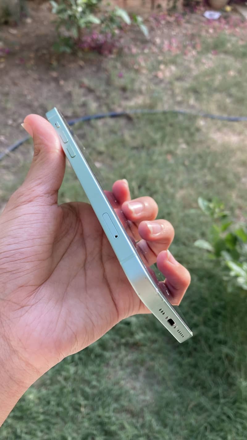 Apple iPhone 12 3