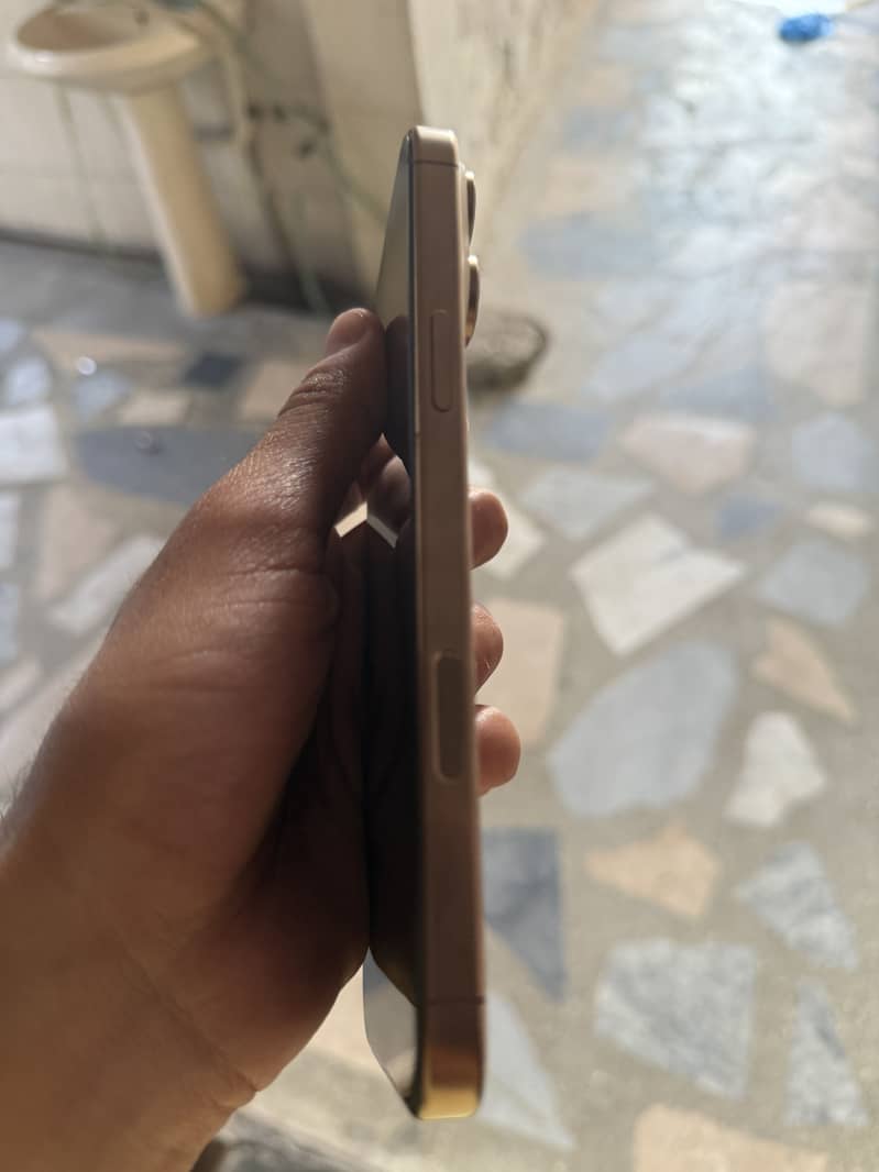 Iphone 16 pro max 2