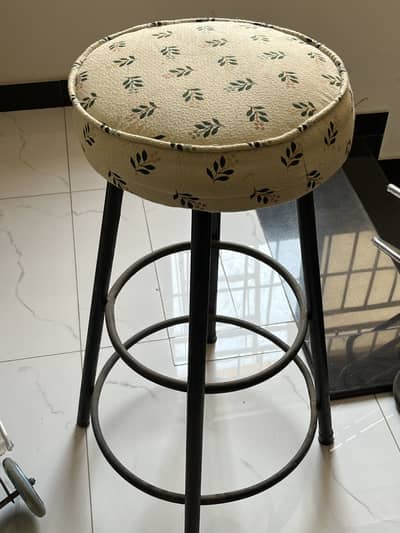 2 long stools