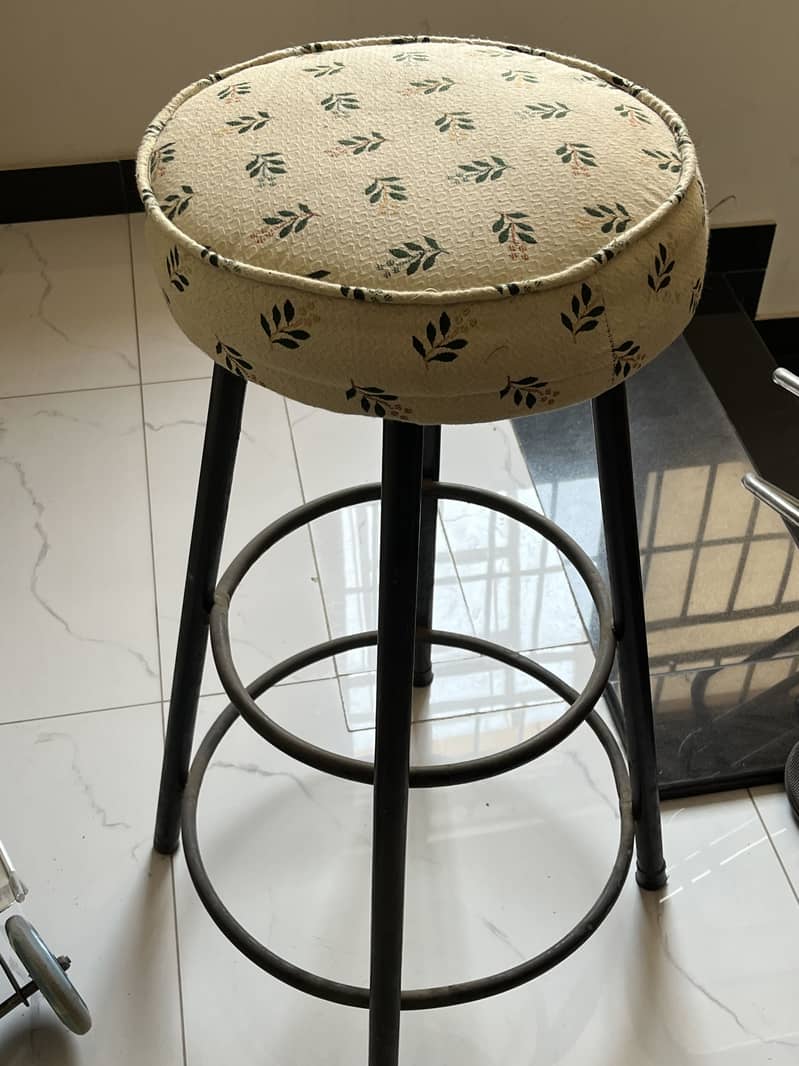 2 long stools 0