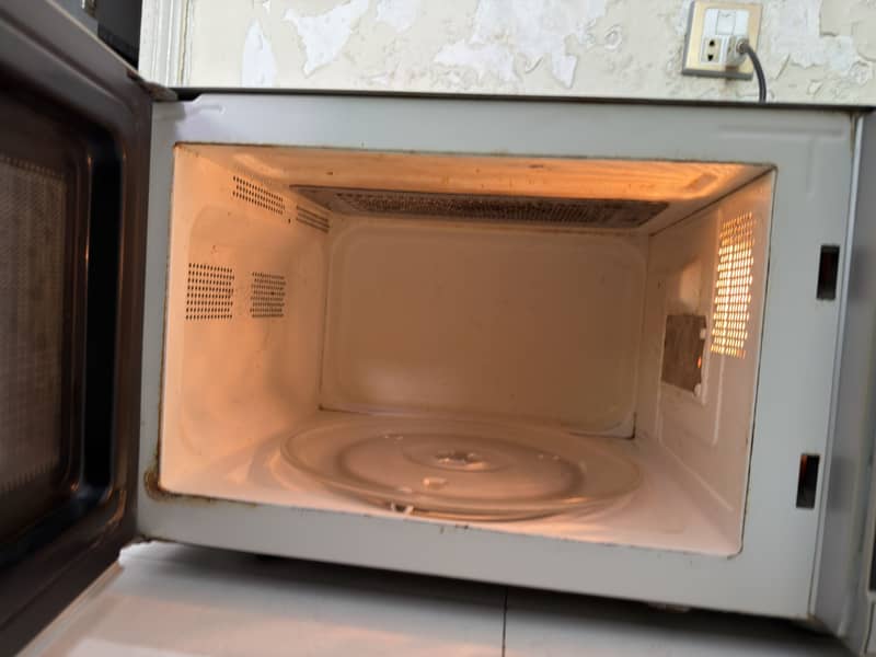 Dawlance Microwave 1