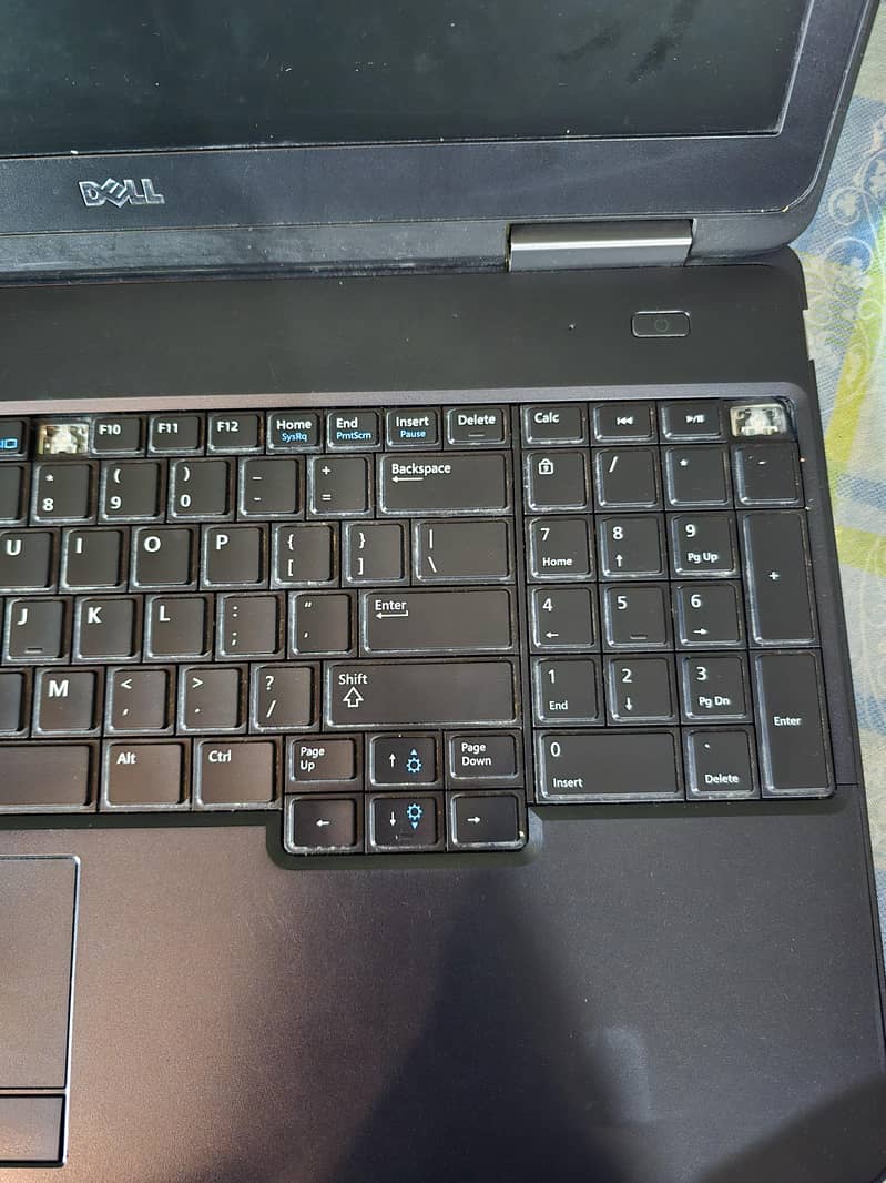 DELL Latitude E5540 4