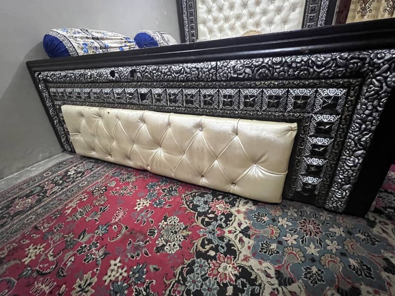Bed with dressing set 2