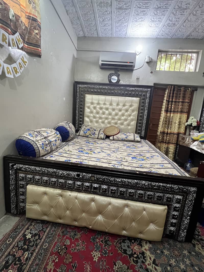 Bed with dressing set 4