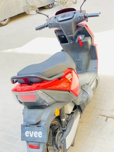 EVEE SCOOTY BRAND NEW HA