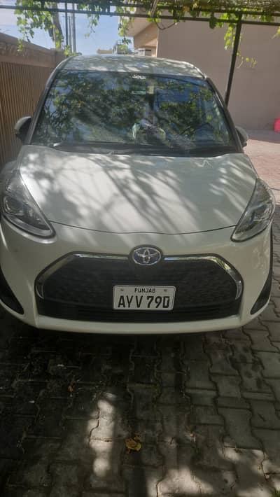 Toyota Sienta Hybrid