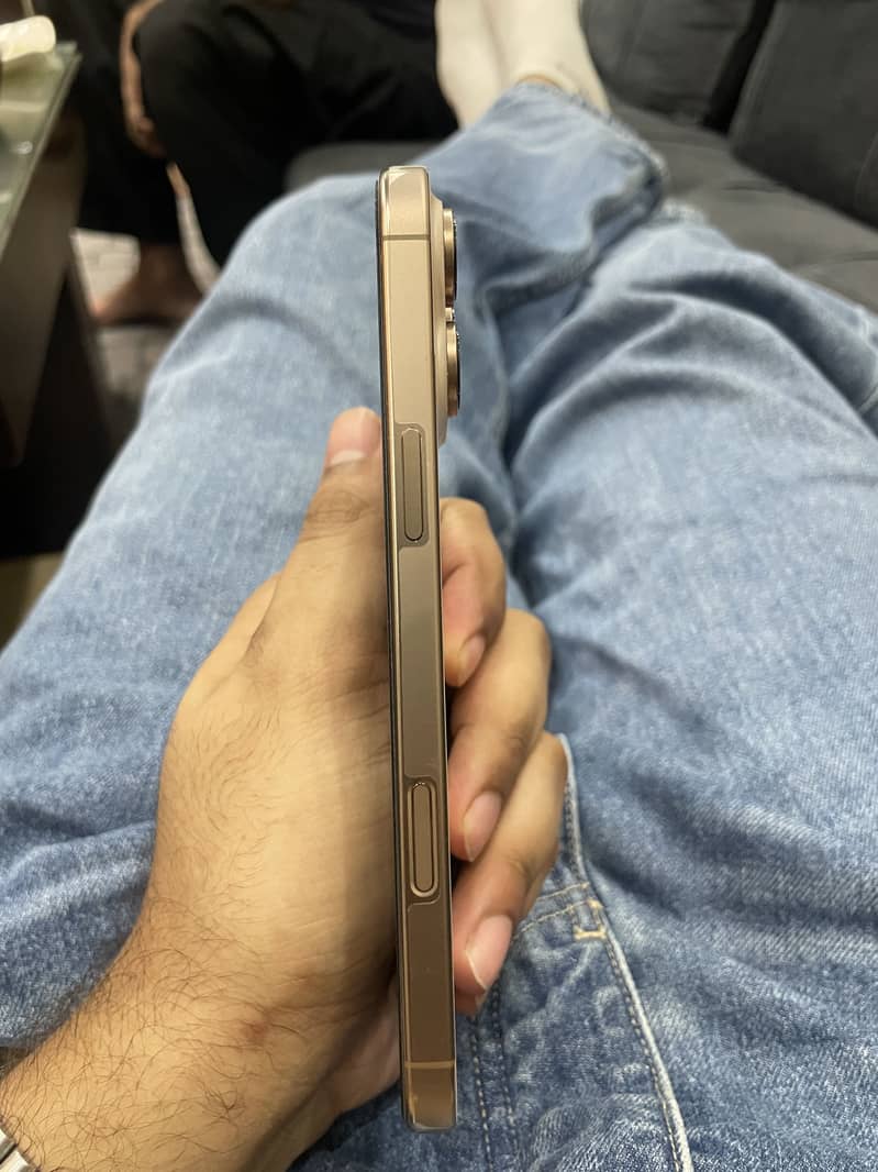 Iphone 16 pro max 4