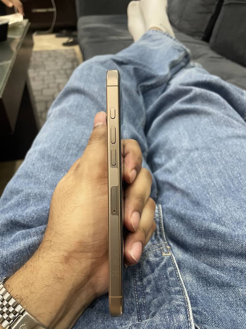 Iphone 16 pro max 5